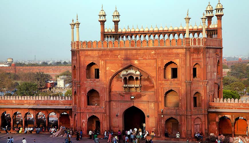 people visiting the jama masjid mosque in old delhi