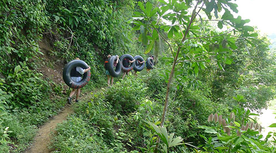 Group-hiking-taken-by-Cindy-Stewart