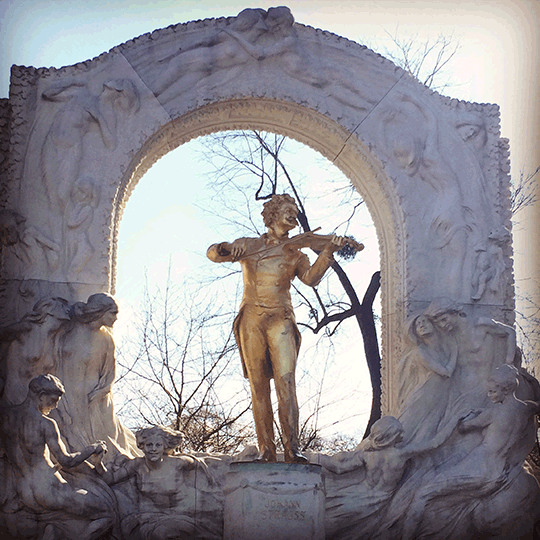 strauss statue in Stadtpark 