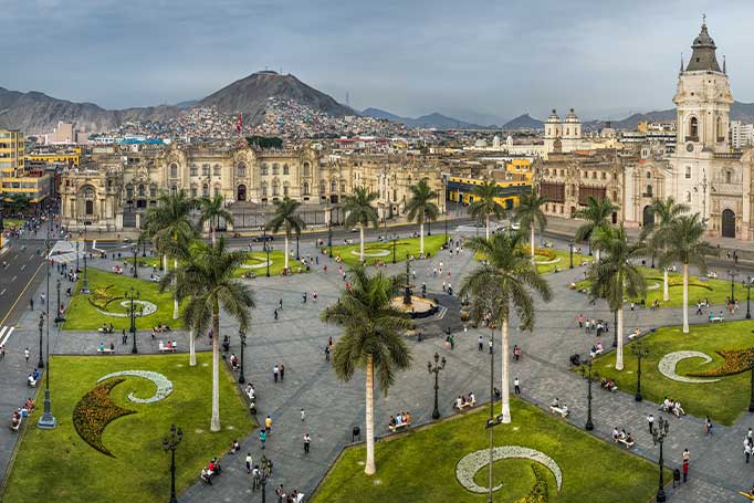 Image of the main plaza in Arequipa