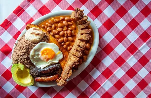 the national dish of colombia is bandeja paisa