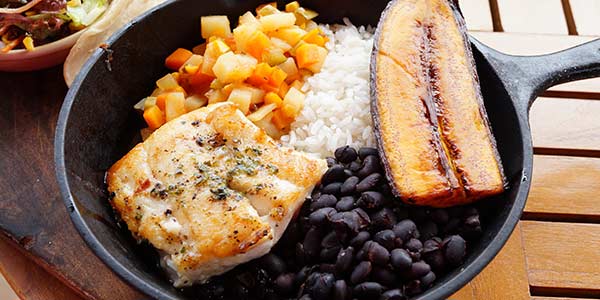Popular food in Costa Rica, Casado food to try in costa rica casado plate of fish rice beans and vegetables
