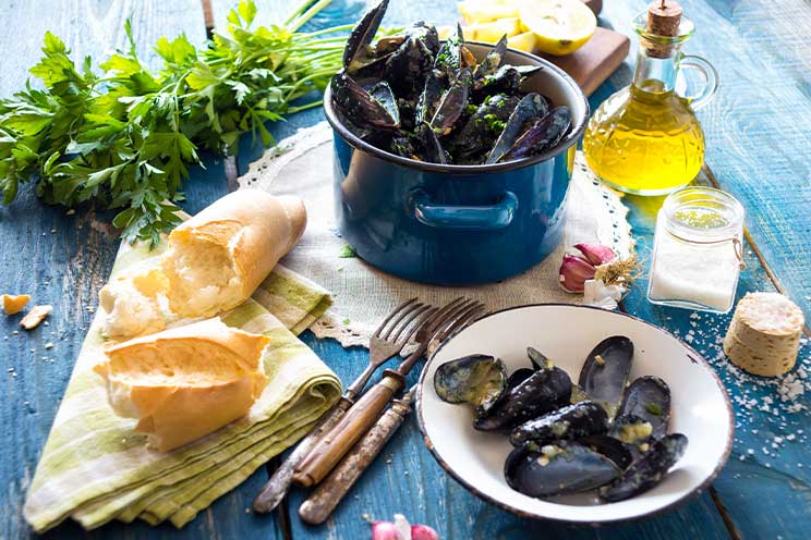 A typical Croatian meal with mussels and bread
