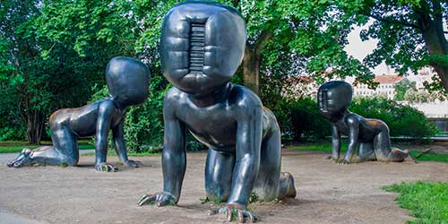 The Crawling Babies Statues Image showing the statue babies in Prague