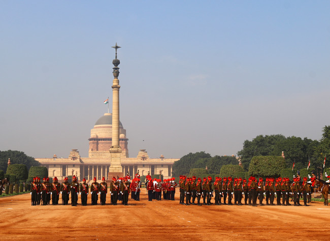 Obsverve the imperial spectacle of New Delhi's changing of the guard ceremony