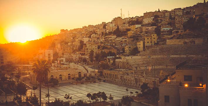 travel advice to watch the sunset over the old part of amman city in jordan
