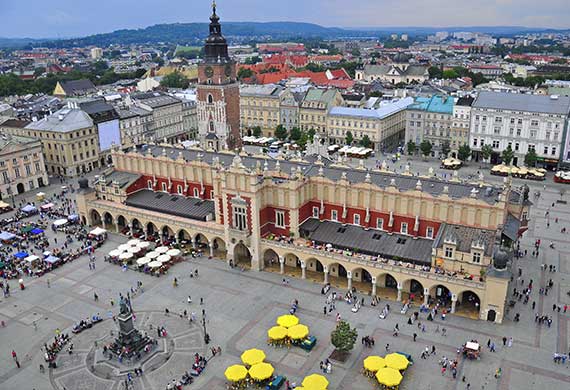 Rynek Museum is located underneath the Cloth Hall image showing the cloth hall in Krakow where the Rynek Museum is located