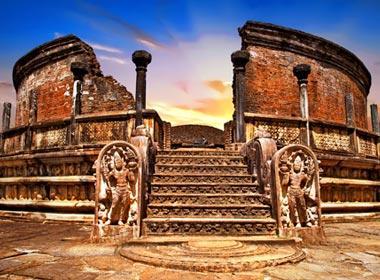 UNESCO World Heritage Site Polonnaruwa , see Sacred Site, Temples, visit Ancient City, Royal Palace, travel to Polonnaruwa