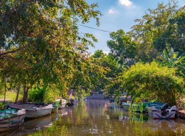 Explore the Dutch Canals of Negombo, Sri Lanka Travel in Sri Lanka to experience culture, Colonial Architecture, Beaches, Fish Market, Dutch Canals, historic sites