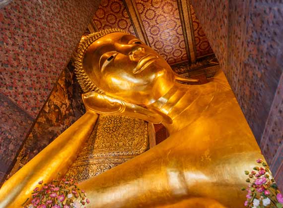 The 46 metre long reclinging golden buddha statue is one of our highlights when visiting the sites around the riverside in bangkok whilst on your trip