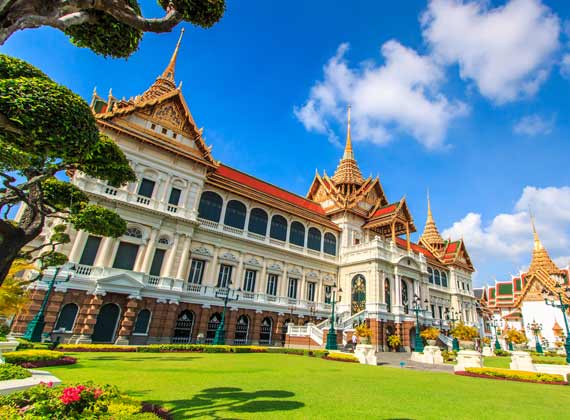 the grand Palace in Bangkok is one of the recommended landmarks most tourist will flock towards as its such a historic site to visit whilst on holiday in bangkok
