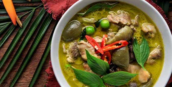 Another ever popular Thai cuisine is green curry and though its contain alot of heat the coconut it is a more fragrant dish
