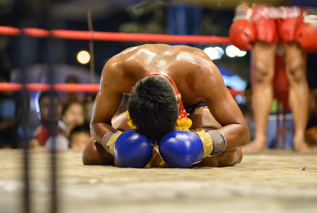 Muay Thai Watch two fighters battle it out is a brutal bout of Muay Thai