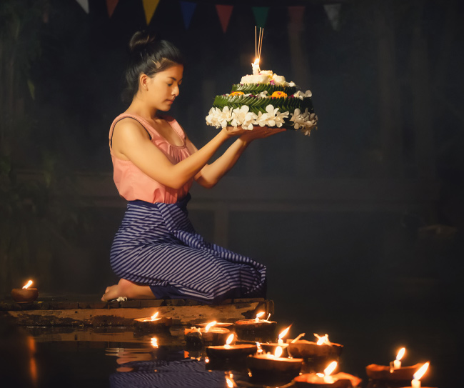 Lantern festival of Loy Krathong Experience local life to the fullest by attending one of Thailand's traditional festivals