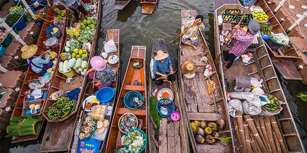 The cost of food and drink in Thailand What is the cost of food and drink in Vietna when on holiday or a group tour