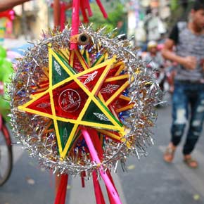 Traditional lantern seen at the Mid-Autumn Festival Mid-autumn festival also known as the Harvest Festival host street entertainers, food stalls and cultural exhibits