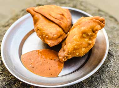 samosas have a variety of different fillings