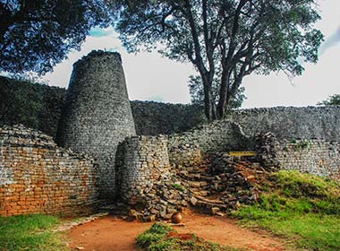 ruins and broken stone walls at great zimbabwe national monument best places to visit in zimbabwe