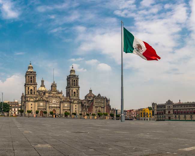 Centro Historico Discoiver mexico on holiday with a group tour trip to the capital city and enduldge in amazing food and explore the historic the Centro Historico