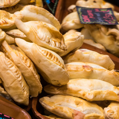 Meat and sauce filled pastries