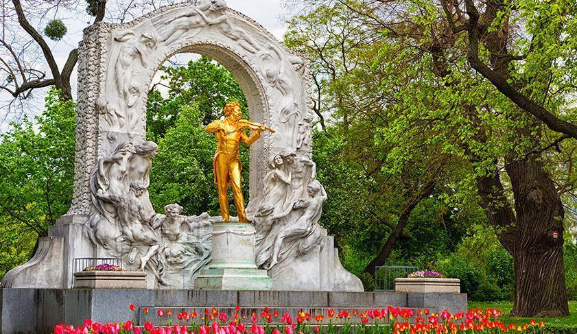 Statue of Johann Strauss in Vienna, Austria Statue of Johann Strauss in Vienna, Austria
